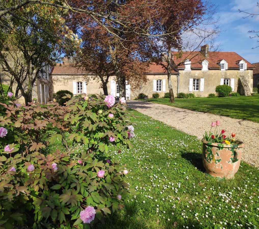 Au Chateau Juillac Juillac  Exterior photo
