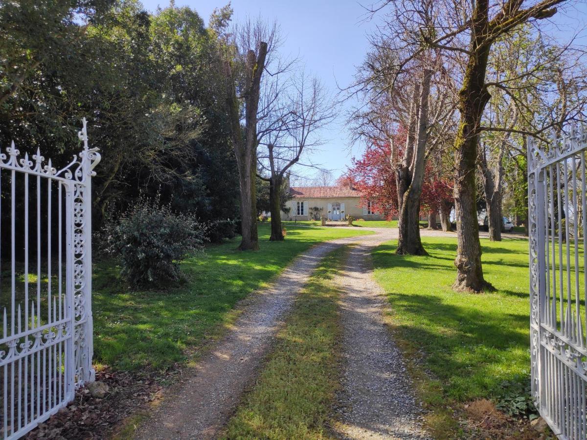 Au Chateau Juillac Juillac  Exterior photo