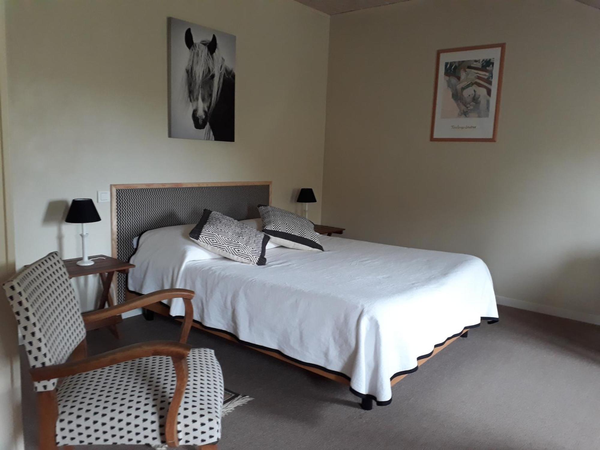 Au Chateau Juillac Juillac  Room photo