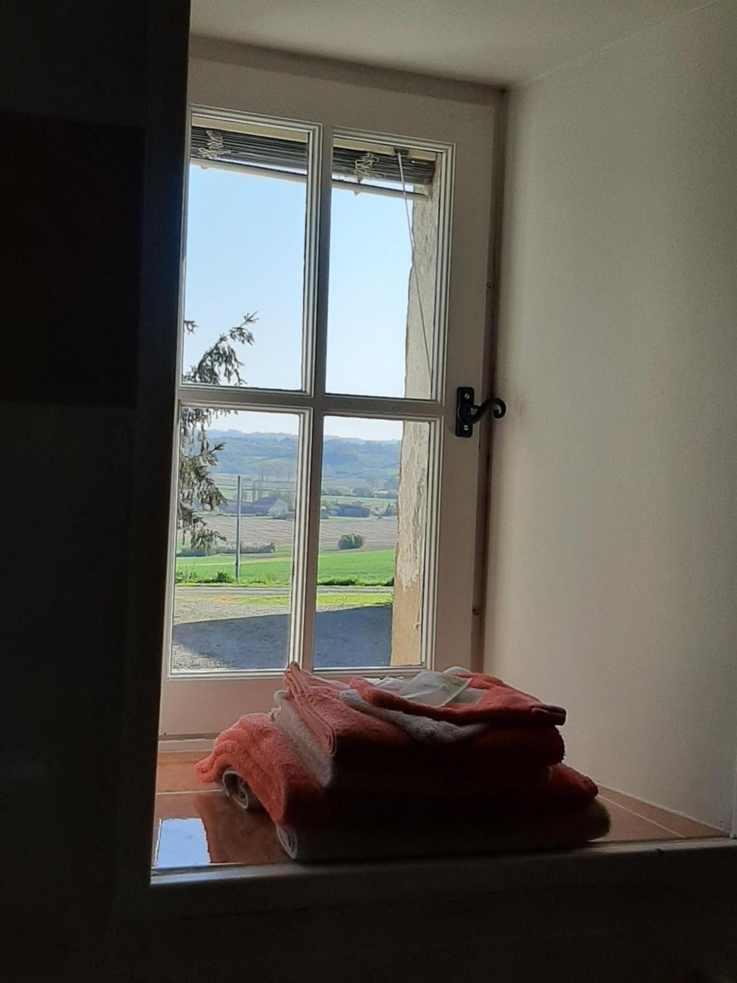 Au Chateau Juillac Juillac  Room photo
