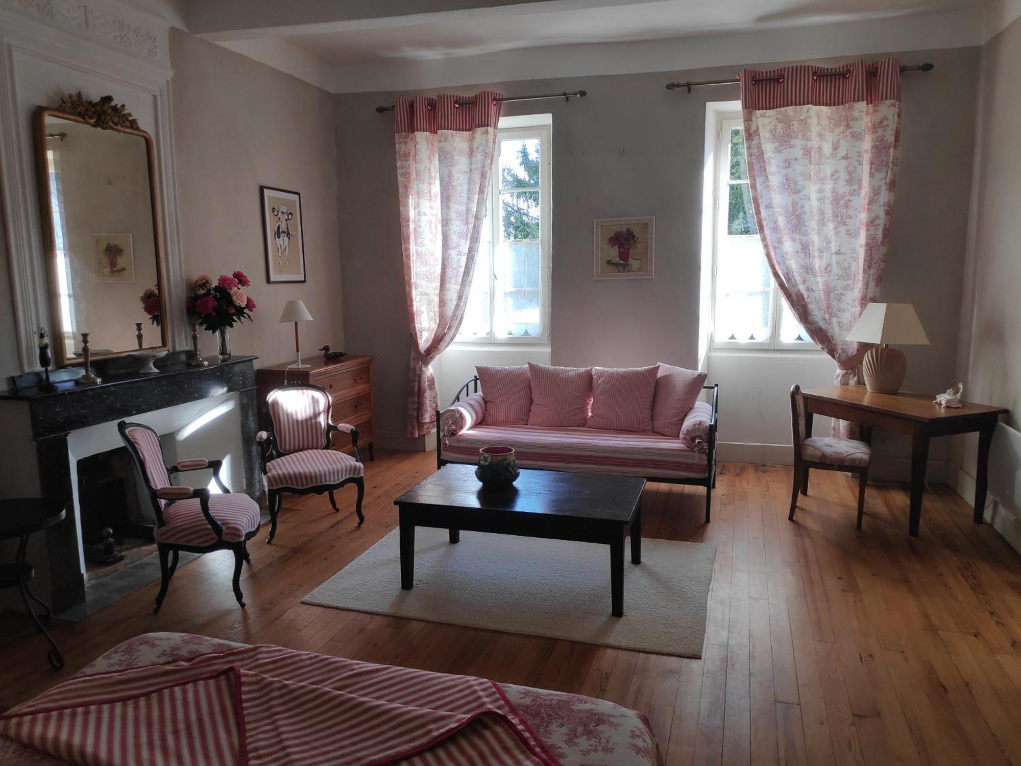 Au Chateau Juillac Juillac  Room photo