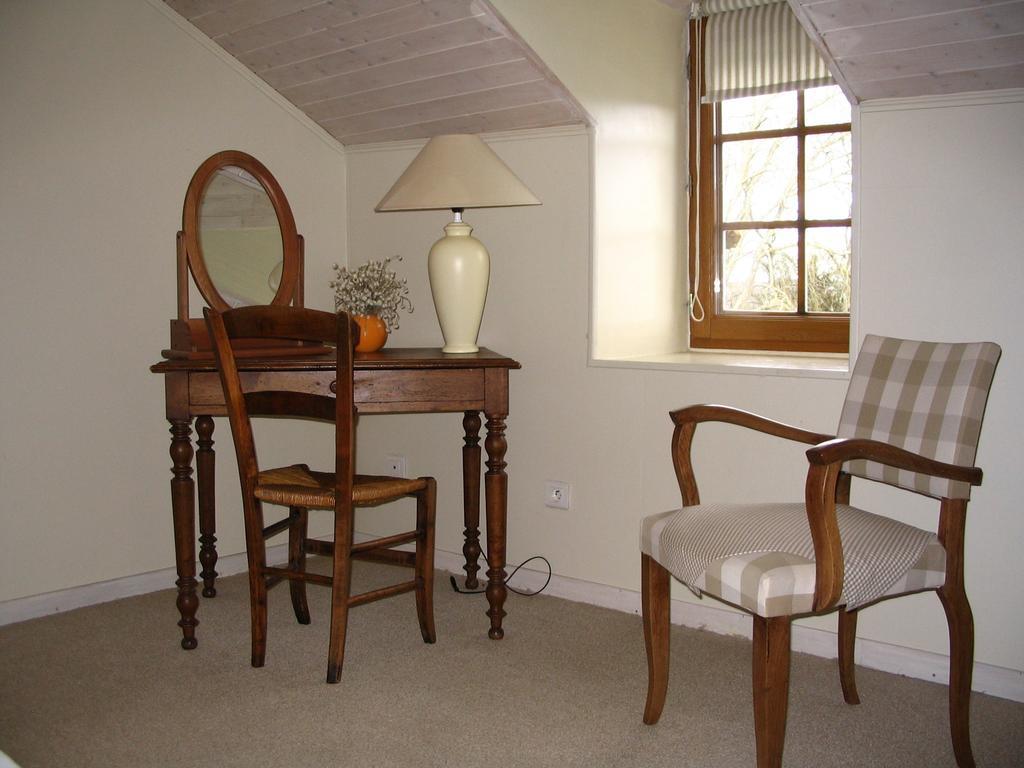 Au Chateau Juillac Juillac  Room photo